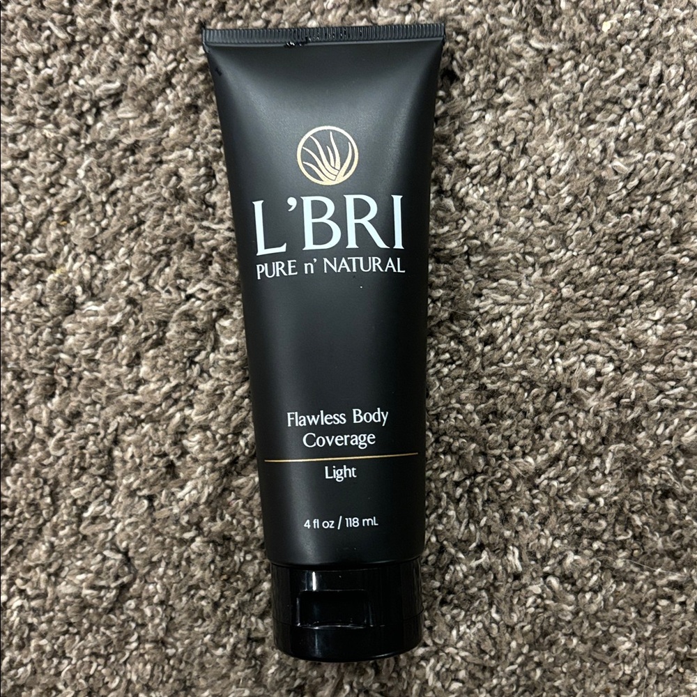 L'BRI Pure & Natural flawless body coverage light never opened 4oz